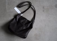 SQUARE SHOULDER. TAUPE  DARK CHOCO