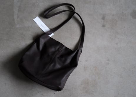 SQUARE SHOULDER. TAUPE  DARK CHOCO