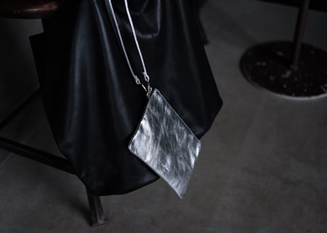 STRAP LEATHER POUCH SILVER