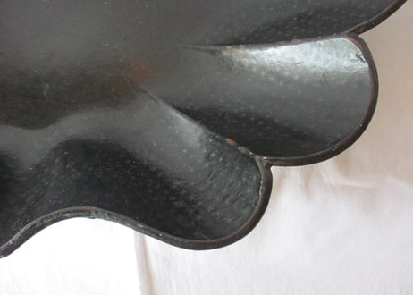 Papier‐mâché / Shell-shaped tray
