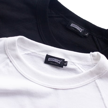 XOSYSTEM｜XO SQ LOGO RAGLAN TEE -Relax fit-