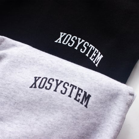 XOSYSTEM｜XO COLLEGE ARCH LOGO 8.8oz SWEAT PANTS