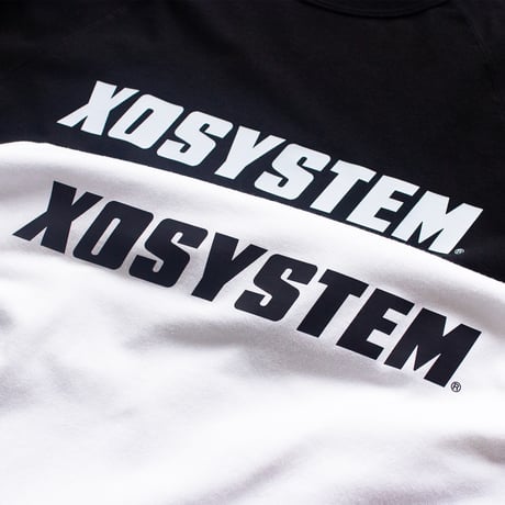 XOSYSTEM｜XO SQ LOGO RAGLAN TEE -Relax fit-