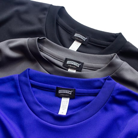 XOSYSTEM｜XO COLLEGE ARCH LOGO DRY L/S TEE
