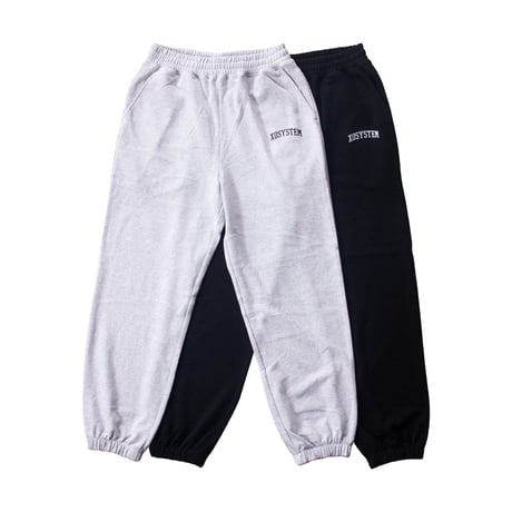 XOSYSTEM｜XO COLLEGE ARCH LOGO 8.8oz SWEAT PANTS