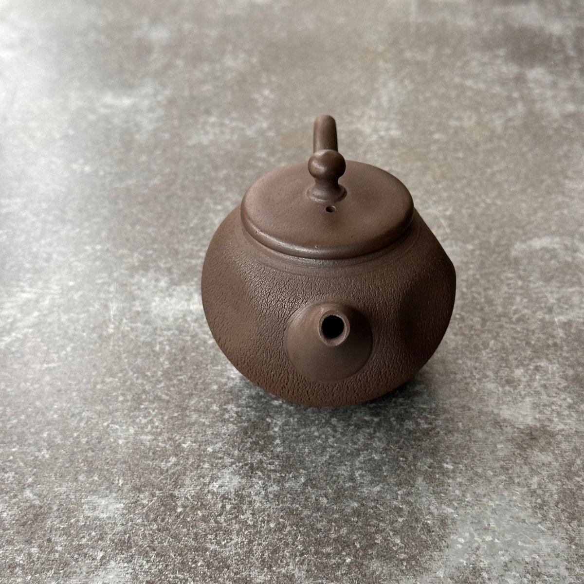 ♦茶道具 中国？梨地 茶壺 タタラ作り 工芸品 アンティーク 骨董品コレクション 甚秋陶苑 伊藤成ニ 嵐絞り茶壺 #29 | MWL STORE