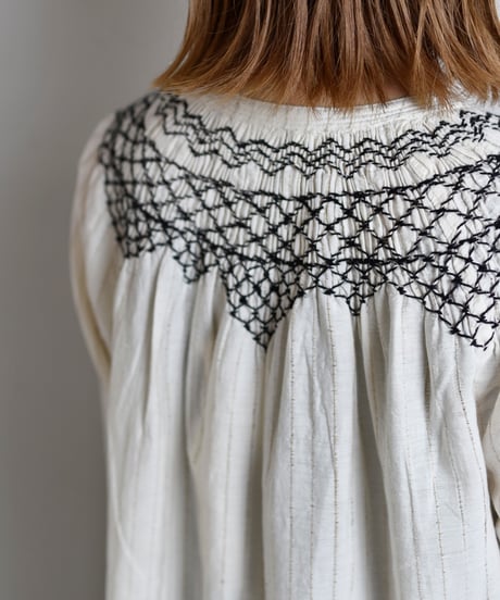 TOAST / Smocked Neck Cotton Silk Mulmul Top