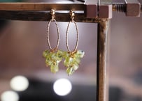 ペリドット　グリッターループピアス