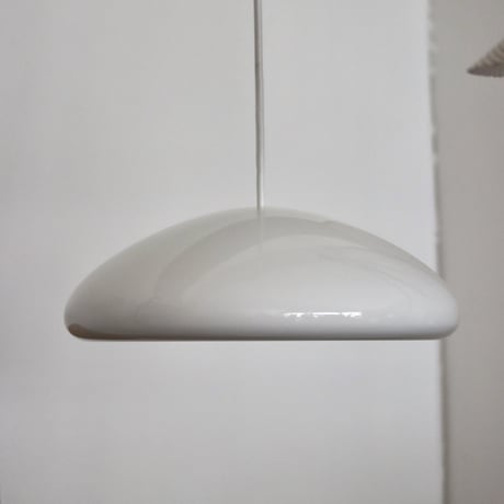 "ILKW." BELLY 30 PENDANT - WHITE