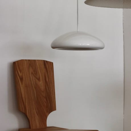 "ILKW." BELLY 30 PENDANT - WHITE