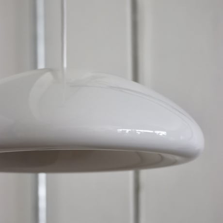 "ILKW." BELLY 30 PENDANT - WHITE