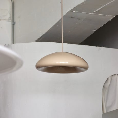 "ILKW." BELLY 30 PENDANT - SAND