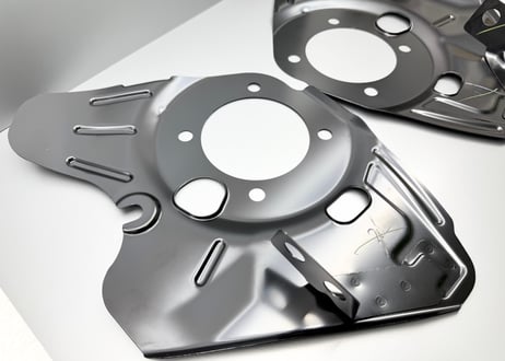 R35GT-R NISMO イエローキャリパー用バッフルプレート フロント左右セット