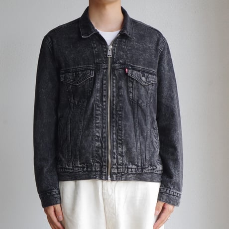Levis” premium"
