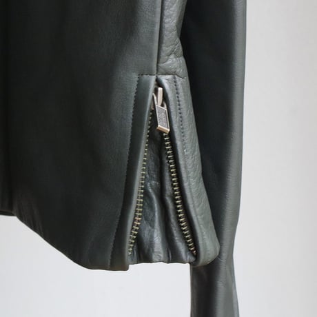 BANANA REPUBLIC”