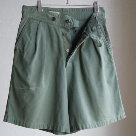 BANANA REPUBLIC"