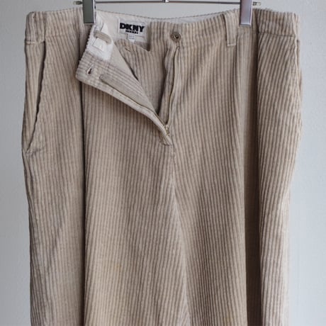 DKNY JEANS"