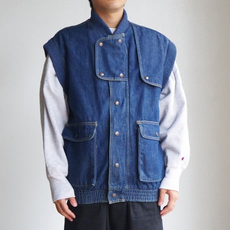 Levi’s"movin on"