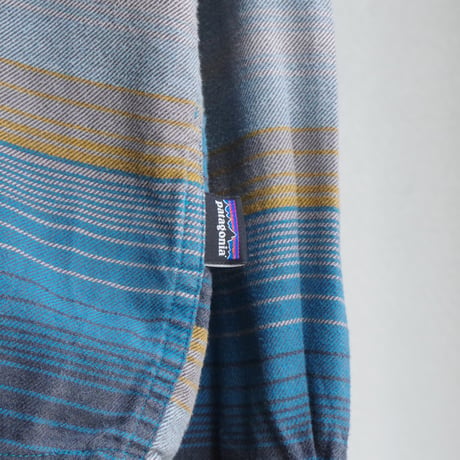 Patagonia”Lightweight Fjord Flannel Shirt