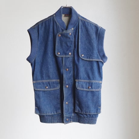 Levi’s"movin on"