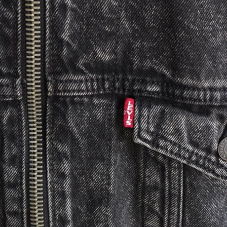 Levis” premium"