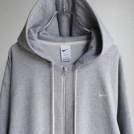 Nike"