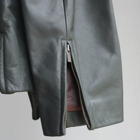 BANANA REPUBLIC”