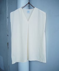 GGG(WOMENS) / 02−01−1956 / STRUCTURED SHOULDER NO SLEEVE T