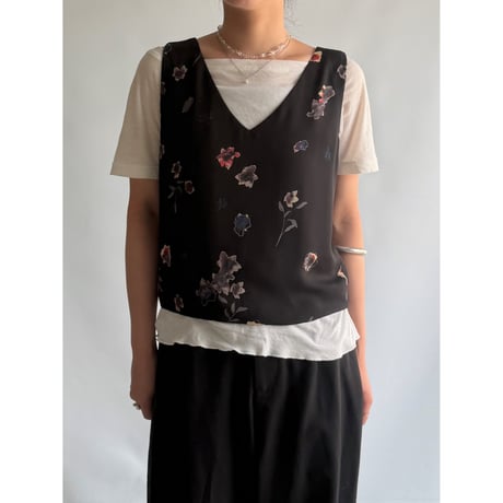 Floral sleeveless tops