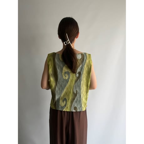 Art pleated sleeveless tops
