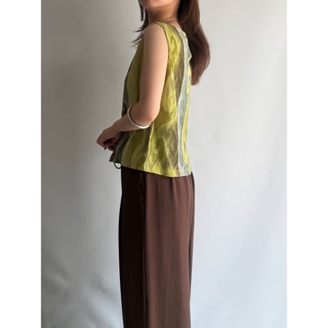 Art pleated sleeveless tops