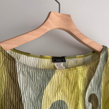 Art pleated sleeveless tops