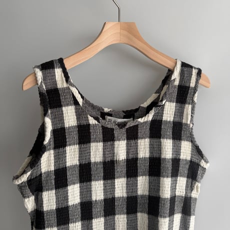 monochrome check tank