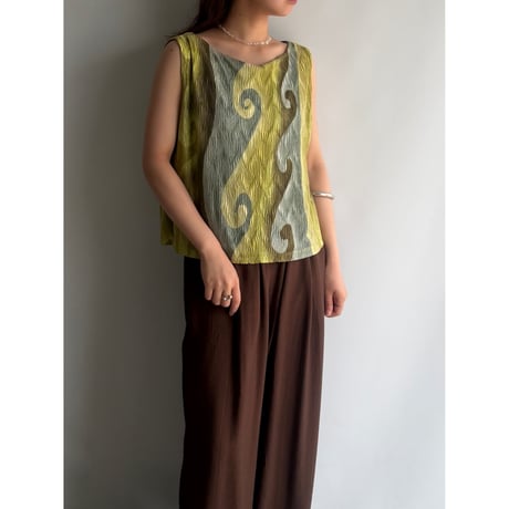 Art pleated sleeveless tops