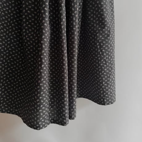 Black small flower pattern skirt