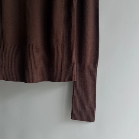 Brown ribbed design turtleneck knit