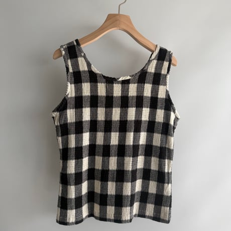 monochrome check tank