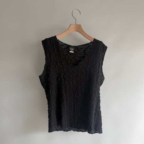 Black embroidery tank