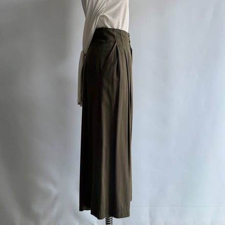 Khaki tuck wide pants