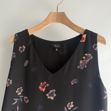 Floral sleeveless tops