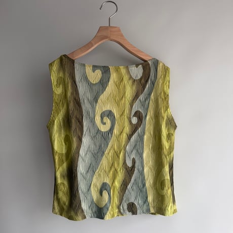 Art pleated sleeveless tops