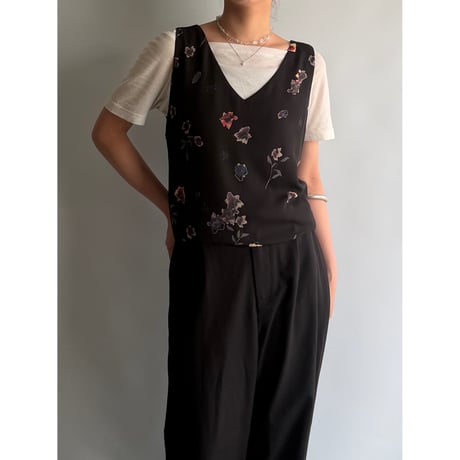 Floral sleeveless tops