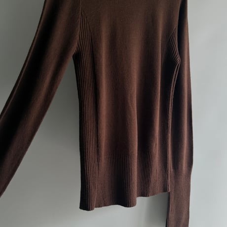 Brown ribbed design turtleneck knit