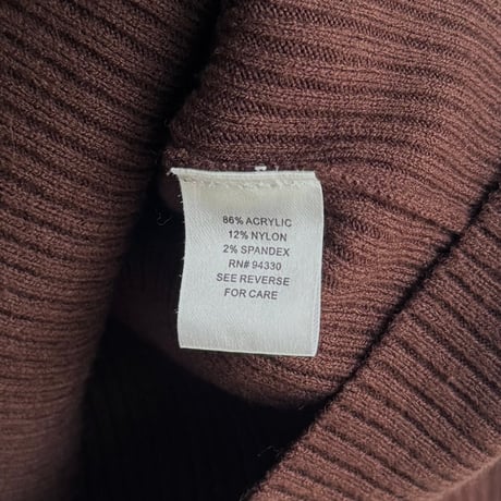 Brown ribbed design turtleneck knit