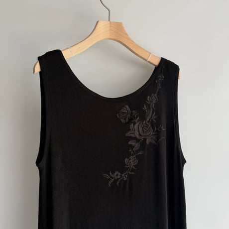Flower embroidery sleeveless tops