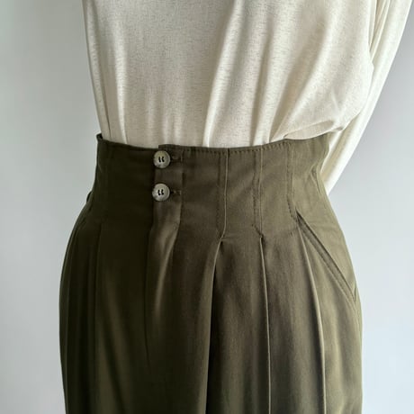Khaki tuck wide pants