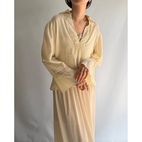Flared sleeve blouse