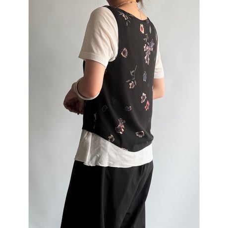 Floral sleeveless tops