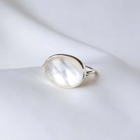 White Shell × Quartz Ring