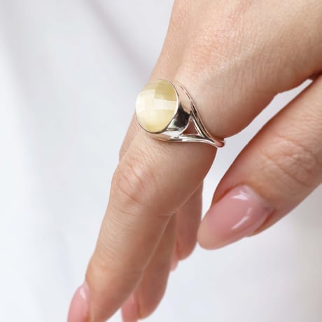 Gold Shell × Quartz Ring